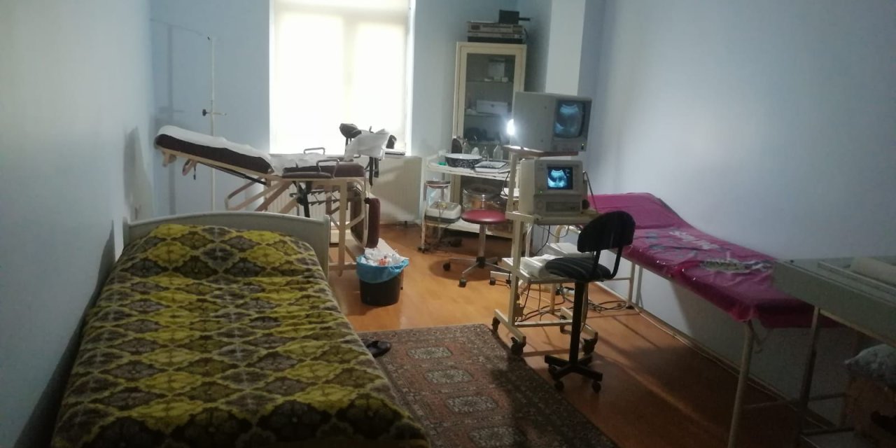 İstanbul'da kaçak muayenehaneye baskın: Kadın hastalara bu ortamda bakmış