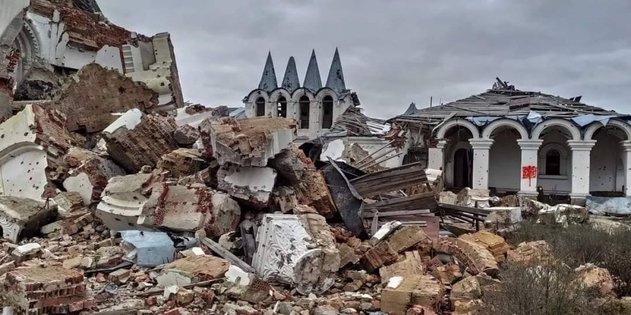 160 yıllık manastır Rusya'nın saldırısında hasar gördü