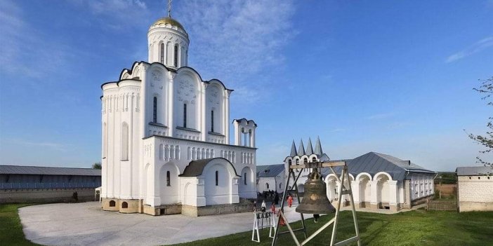 160 yıllık manastır Rusya'nın saldırısında hasar gördü