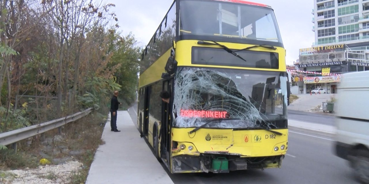 İETT otobüsü Bahçeşehir'de kazaya karıştı: Bir kişi yaralı