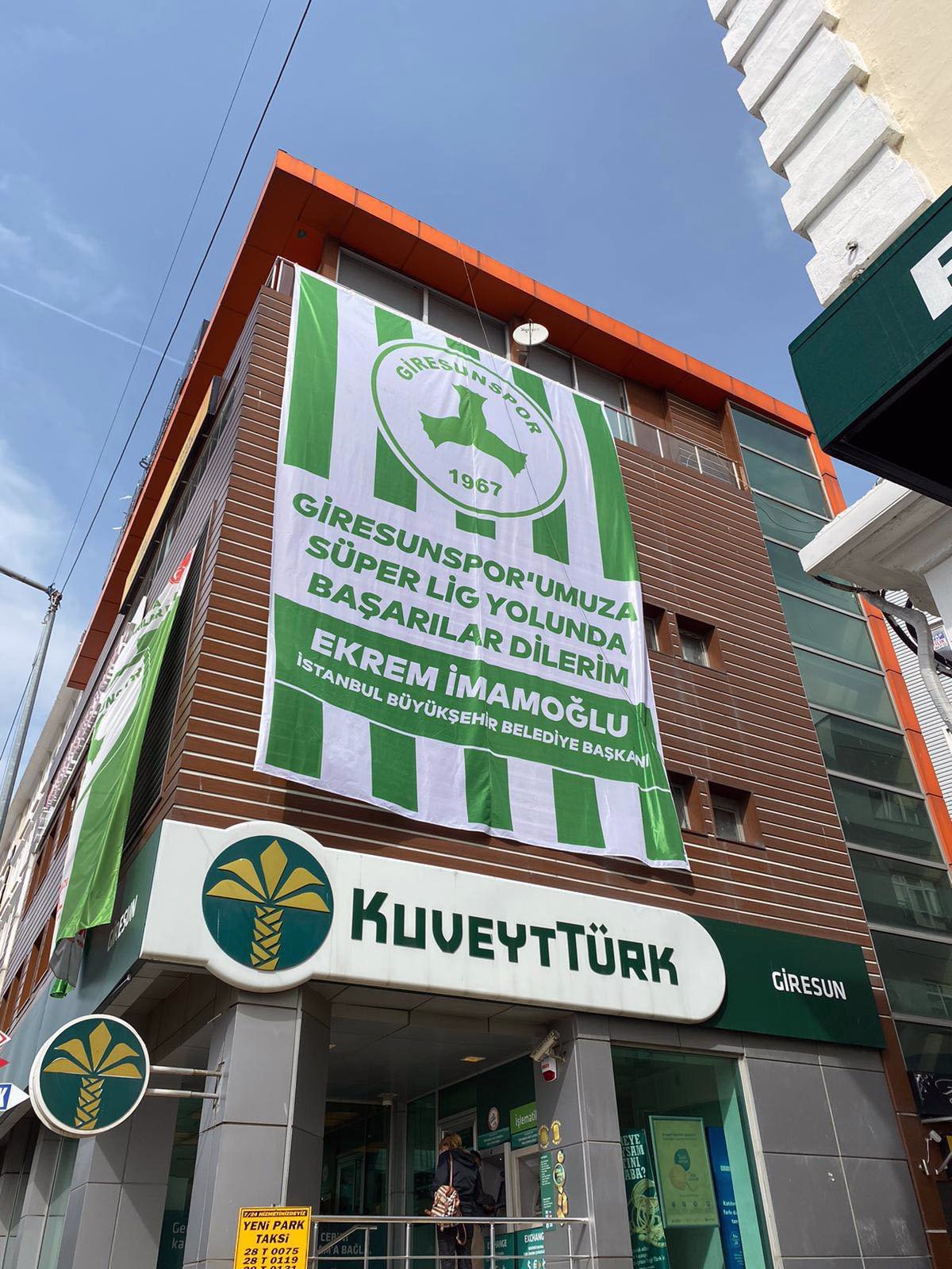 İmamoğlu'nun bayrağı kriz yarattı