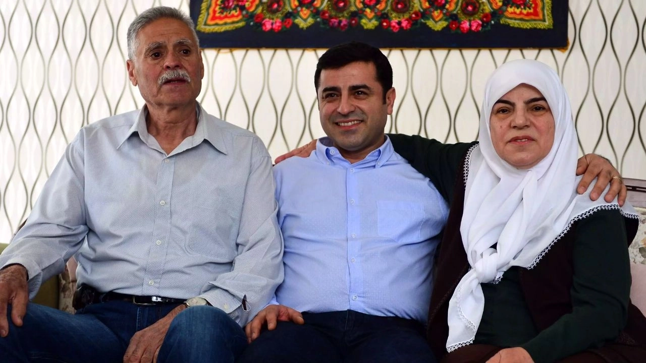 Demirtaş, kalp krizi geçiren babasını görmek için Diyarbakır'a getirildi