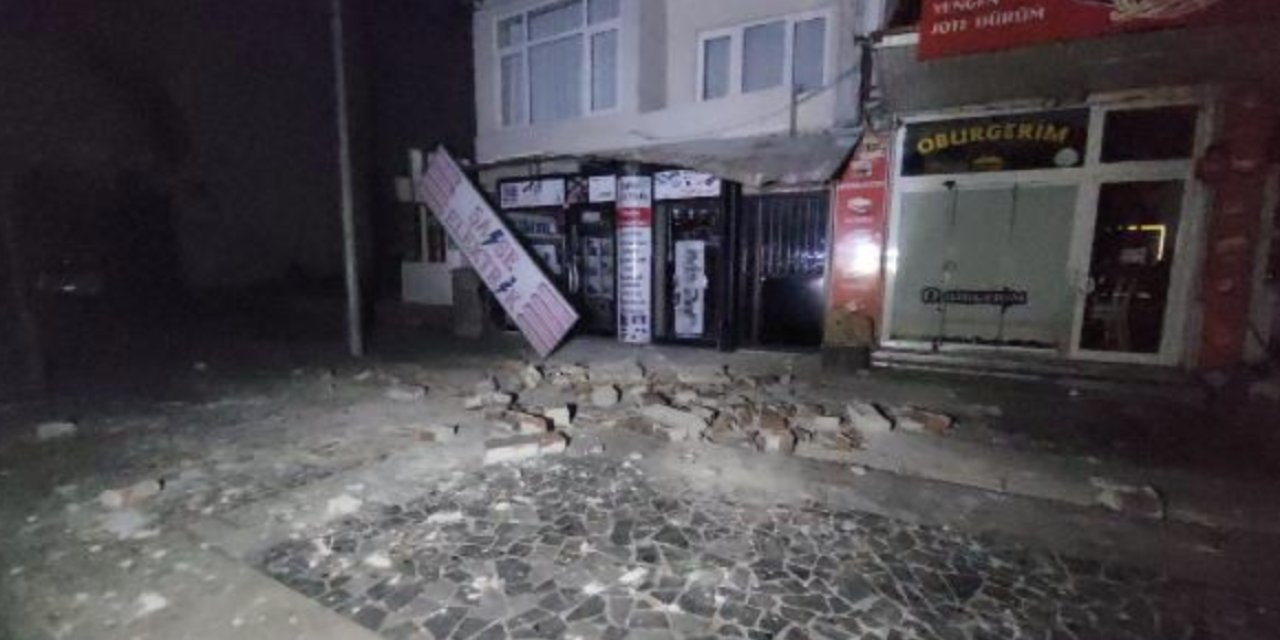 AFAD'dan uyarı: 106 artçı deprem oldu, hasarlı binalara girmeyin