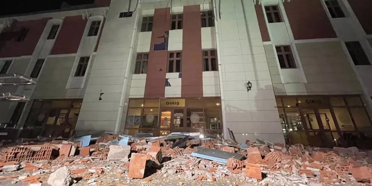 Bakandan depremde zarar gören adliye açıklaması: Ana yapıda sorun yok