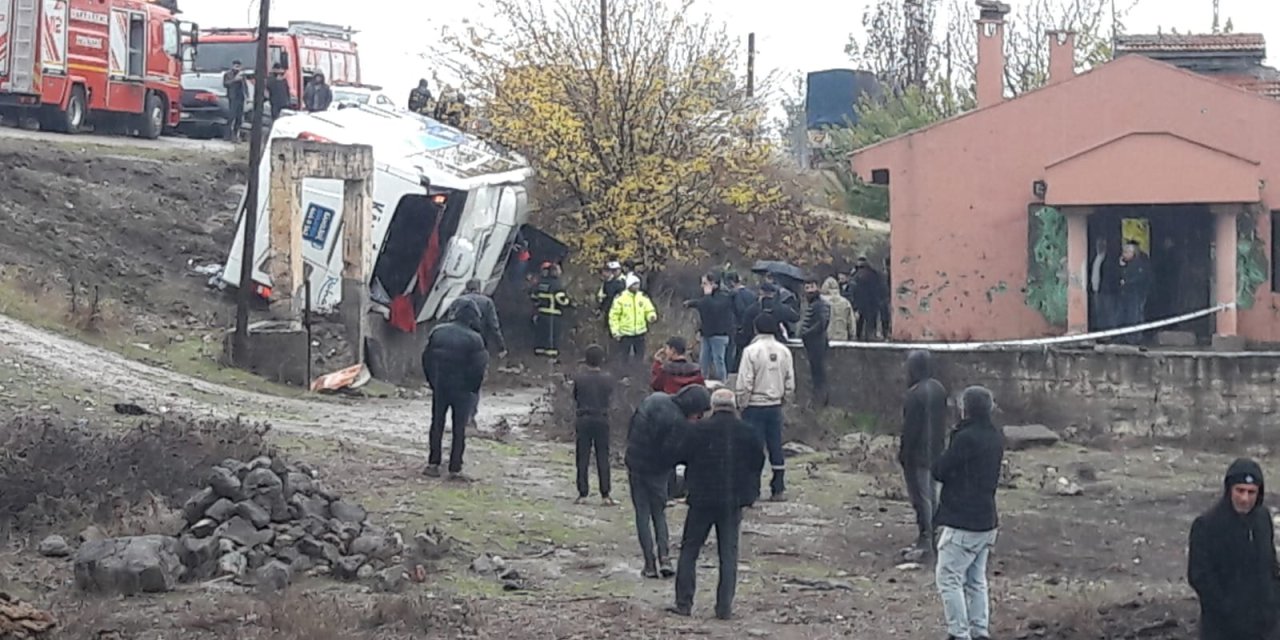 Diyarbakır'da yolcu otobüsü şarampole devrildi: 3’ü ağır 35 yaralı