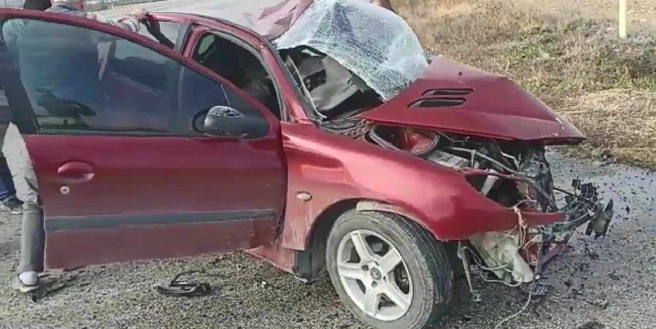Eskişehir'de trafik kazası: Baba ve oğlu hayatını kaybetti, anne ve kızı yaralı