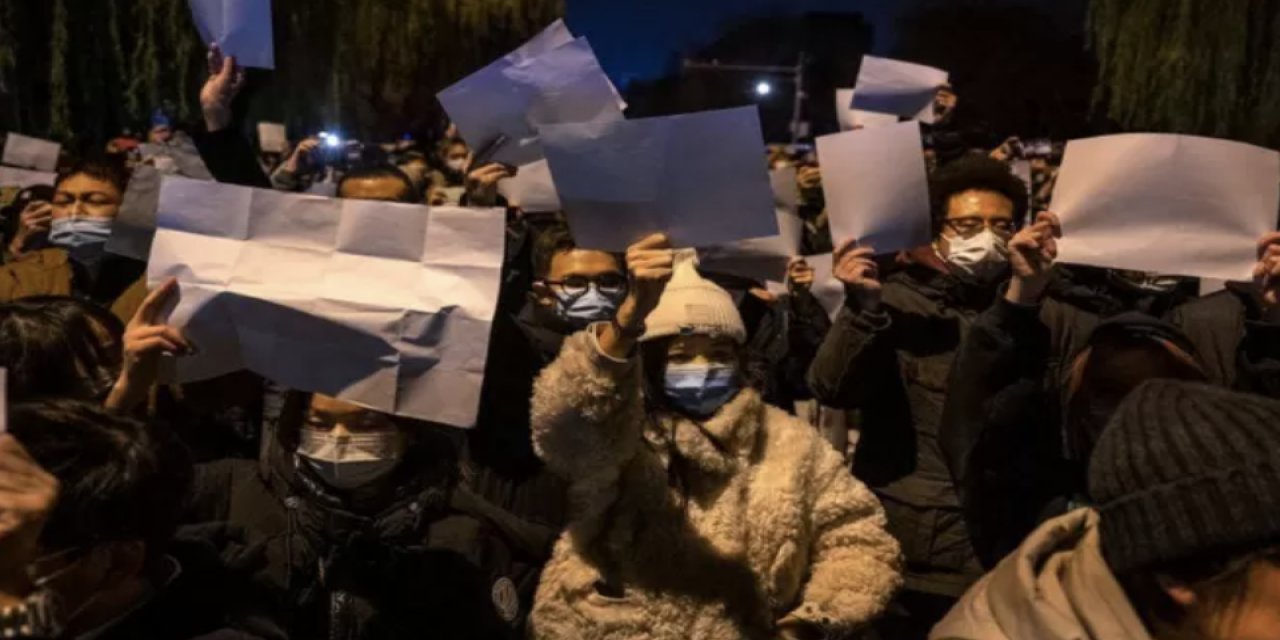 Çin'de Covid eylemlerinin sembolü beyaz kağıt parçası oldu