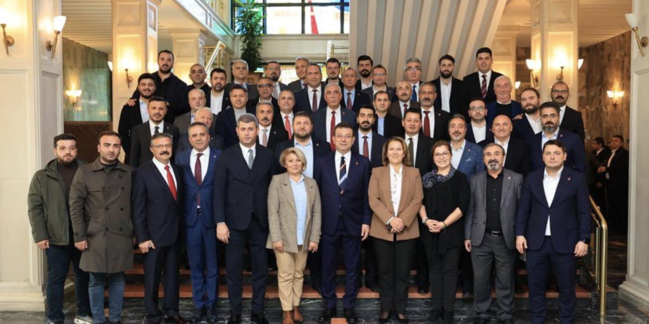 39 ilçe başkanı Ekrem İmamoğlu'nu ziyaret etti, fotoğrafta Kaftancıoğlu yok