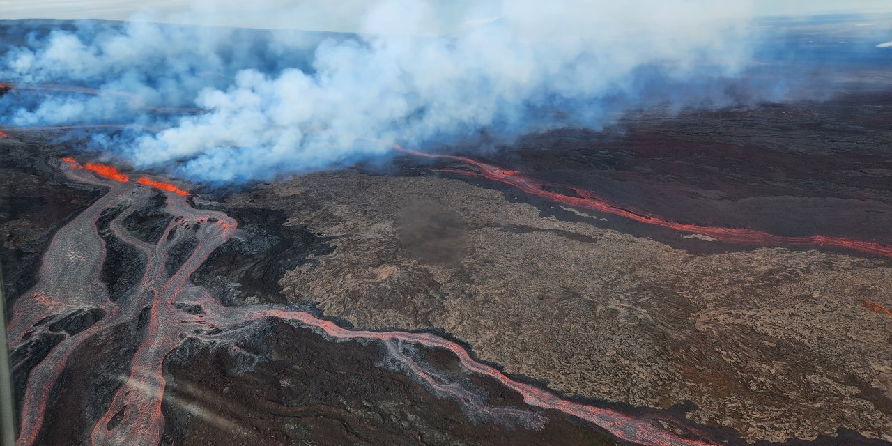 Hawaii'deki yanardağ 38 yıl sonra yeniden lav püskürtmeye başladı