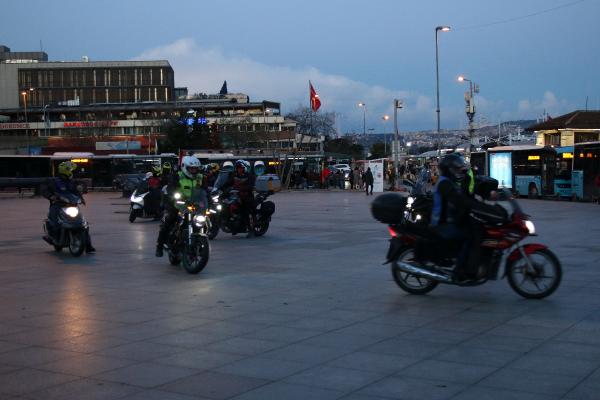 Motokuryeler eylem yaptı: "Lütfen siparişiniz biraz geciktiğinde hesap sorulacak korkusuyla yaşatmayın bizi"