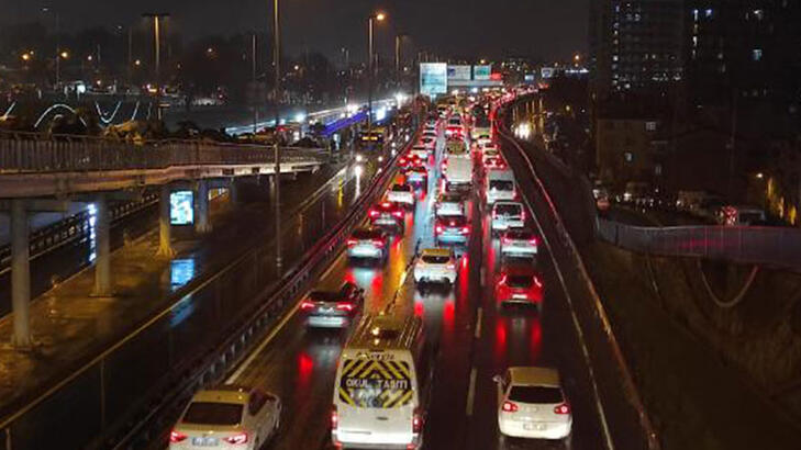 İstanbul'da trafik yoğunluğu yüzde 90'a yükseldi