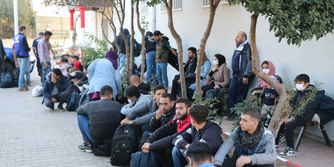 İzmir’de 20 günde 442 kaçak göçmen