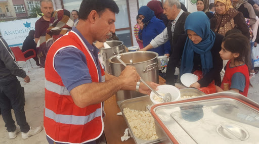 İBB iftar için her gün 20 bin kişilik sıcak yemek dağıtacak