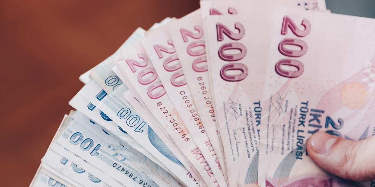 Enflasyon rakamları alım gücünü eritti: Asgari ücretlinin kaybı 1300 lirayı buldu
