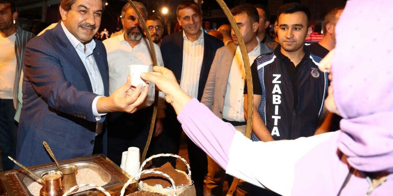 Tevfik Göksu'nun Esenler Belediyesi 600 kol saati, 20 bin lollipop şeker, 7 bin kutu çikolata dağıtacak