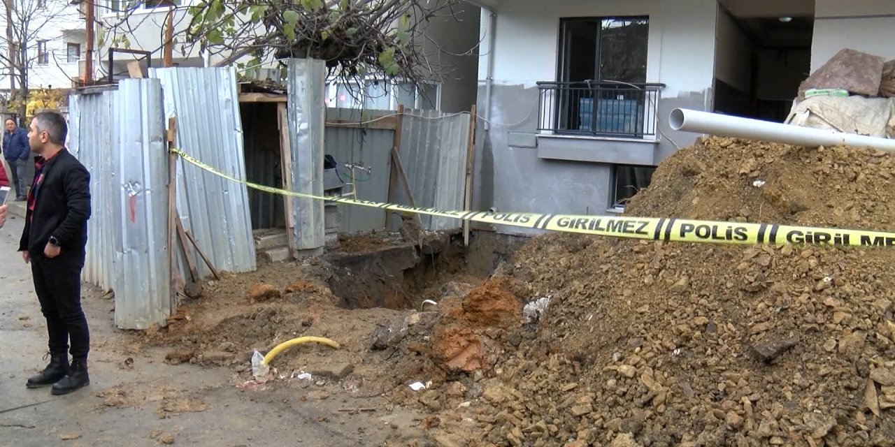 Sultanbeyli'de toprak kayması: 61 yaşındaki işçi hayatını kaybetti