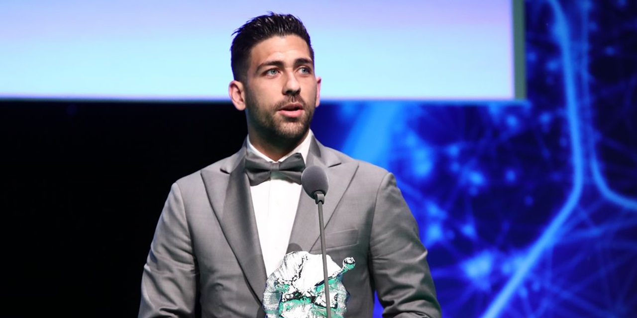 Trabzonspor'un '10 numarası' Anastasios Bakasetas'a 'en iyi oyuncu' ödülü
