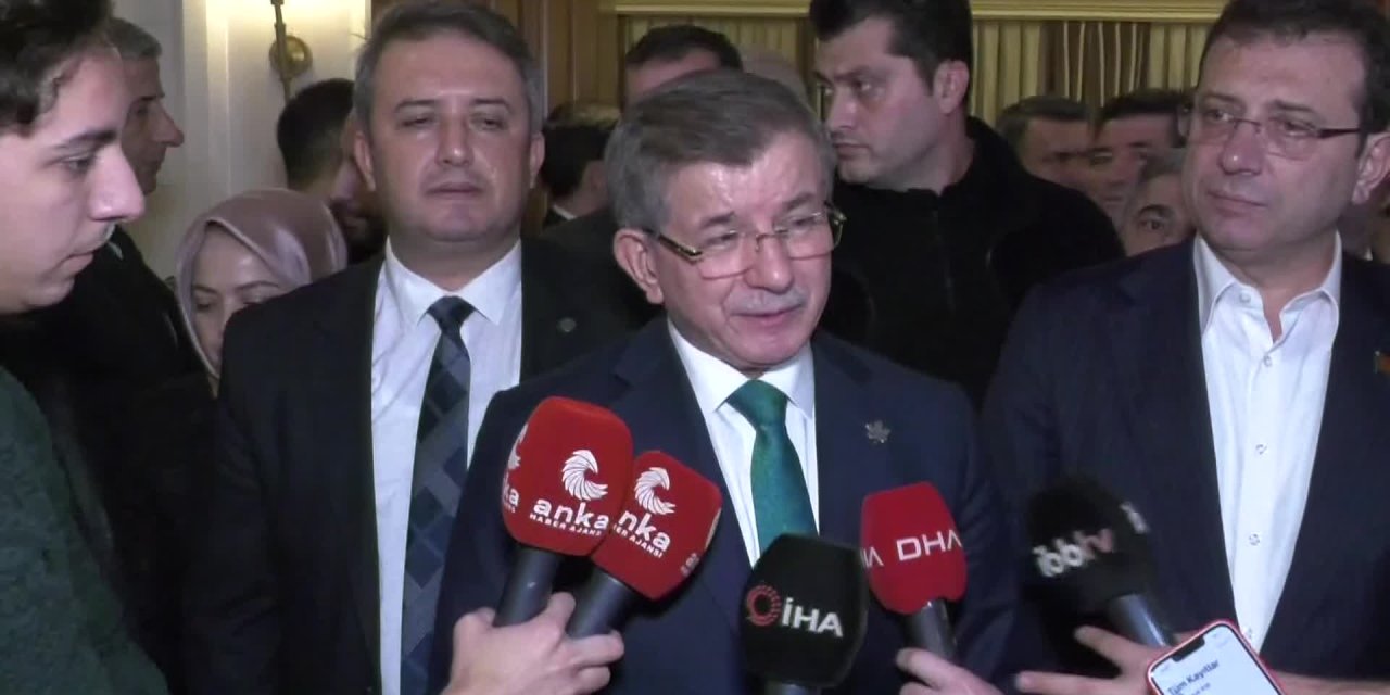 Davutoğlu, İmamoğlu'nu Saraçhane'de ziyaret etti:  Erdoğan ceza aldığında da bu binadaydık