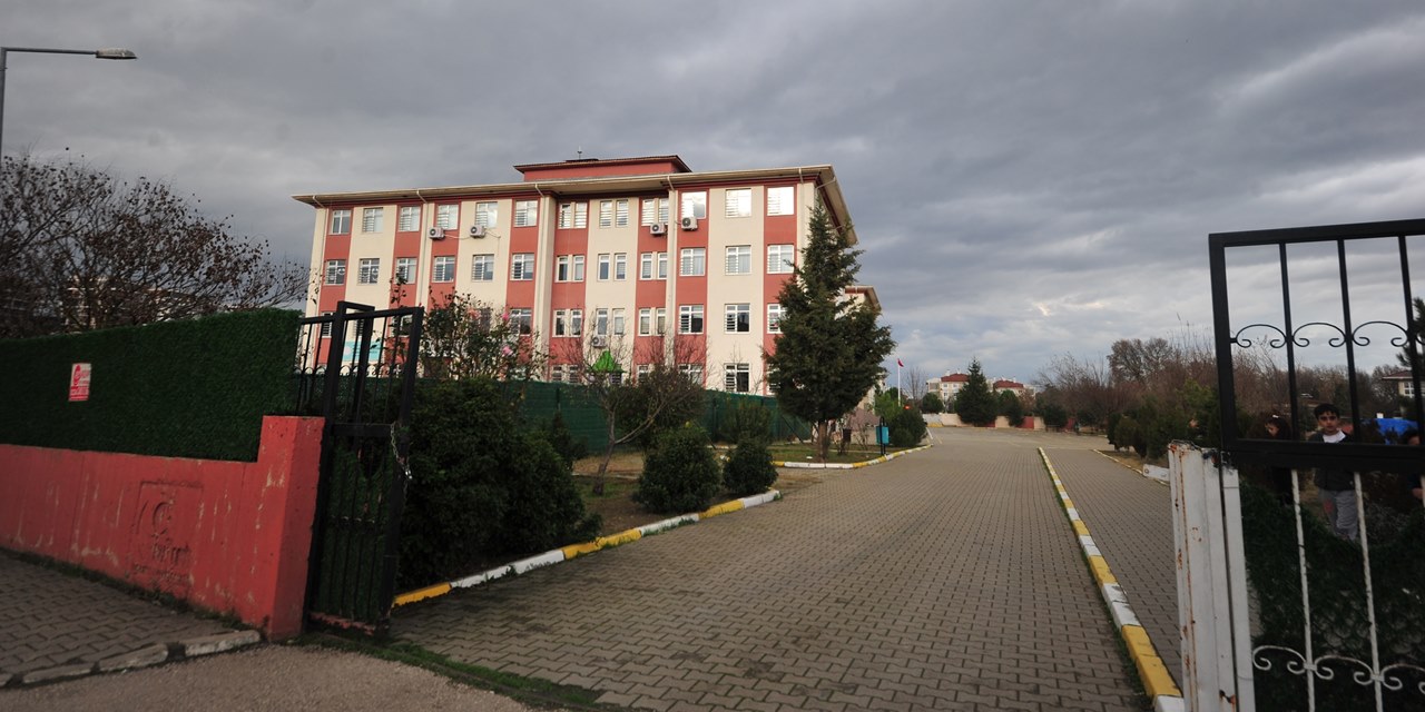 Bursa'da evden getirilen yemekten yiyen 8 öğrenci hastanelik oldu