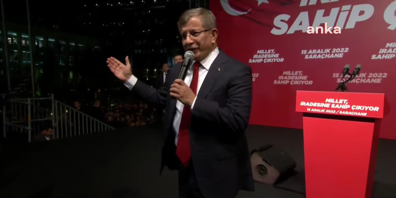 Davutoğlu, AKP seçmenine seslendi: 'Sizin kazanımlarınız yozlaşmış bir iktidarın teminatında olamaz'