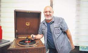Hasan Saltık'tan Erkan Oğur eleştirilerine yanıt: "Müzik adına yapılan bir işlem için bu kadar ayrıştırma yapmak doğru değil"