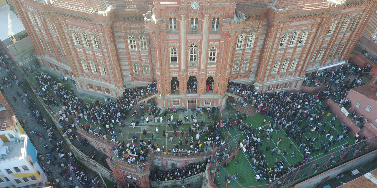 İstanbul, Kırmızı Mektep'e akın etti