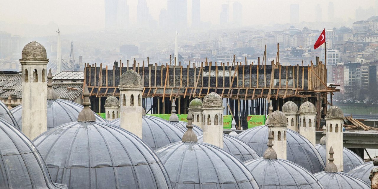 Süleymaniye Cami’nin siluetini bozan inşaata onay