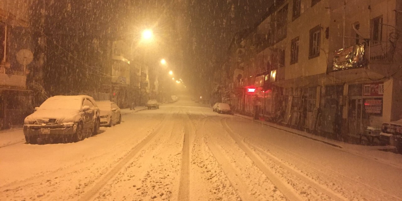 Adana'nın iki ilçesinde eğitime 'kar' engeli