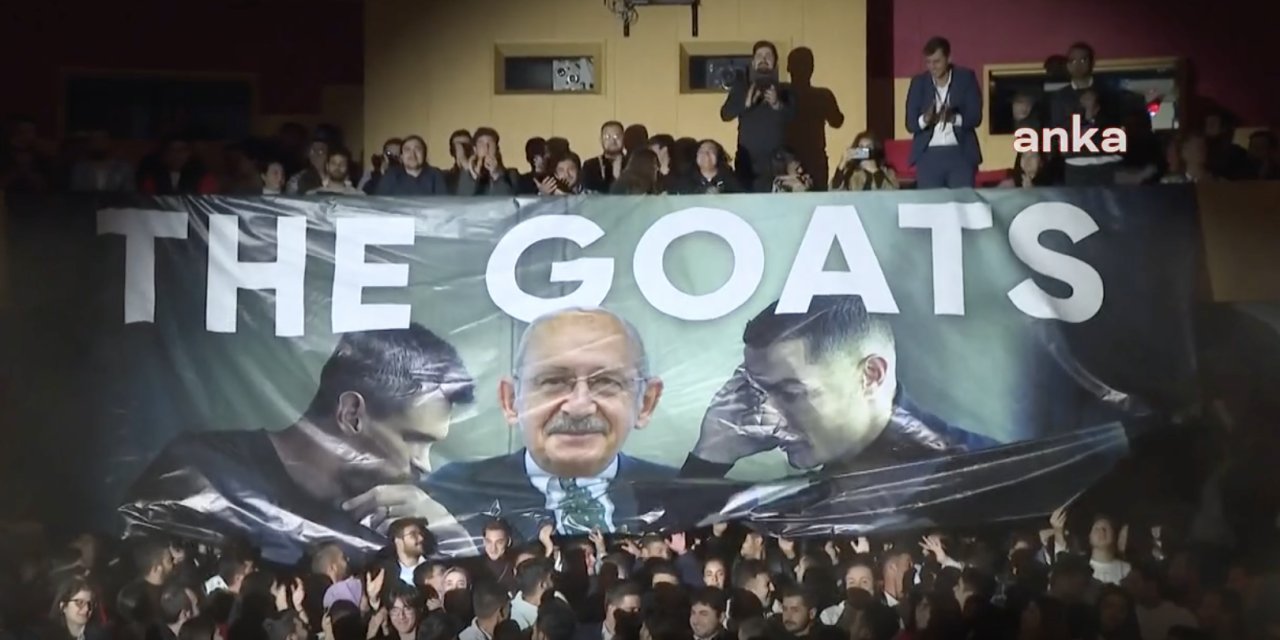 Gençler CHP liderini  bu pankartla karşıladı... Ronaldo, Messi ve Kılıçdaroğlu