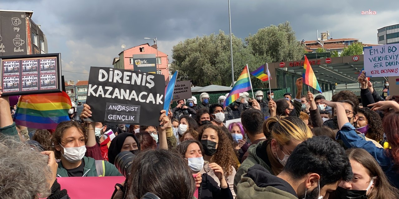 'LGBTİ bayrağı' davasında karar: 12 öğrenci beraat etti
