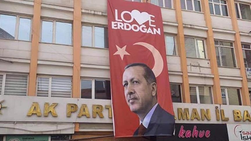 CHP şikayet etti, "Love Erdoğan" pankartı indirildi