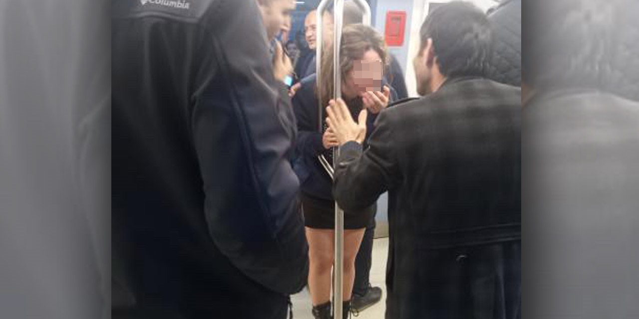 Metroda tutunma direklerine kafası sıkıştı