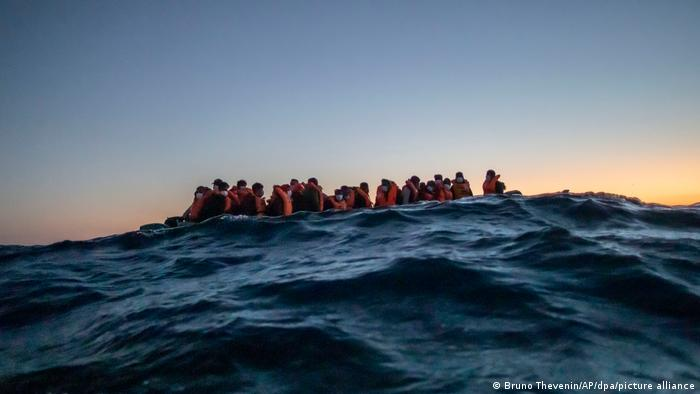 İngiltere geçen yılın göçmen verilerini açıkladı: Manş Denizi'ni geçerek ülkeye gelenlerin sayısı 45 bin 756 oldu