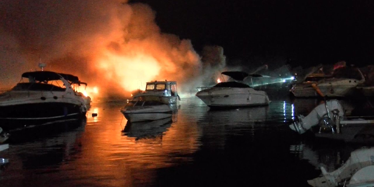 Kadıköy'de yat limanında 6 tekne yandı
