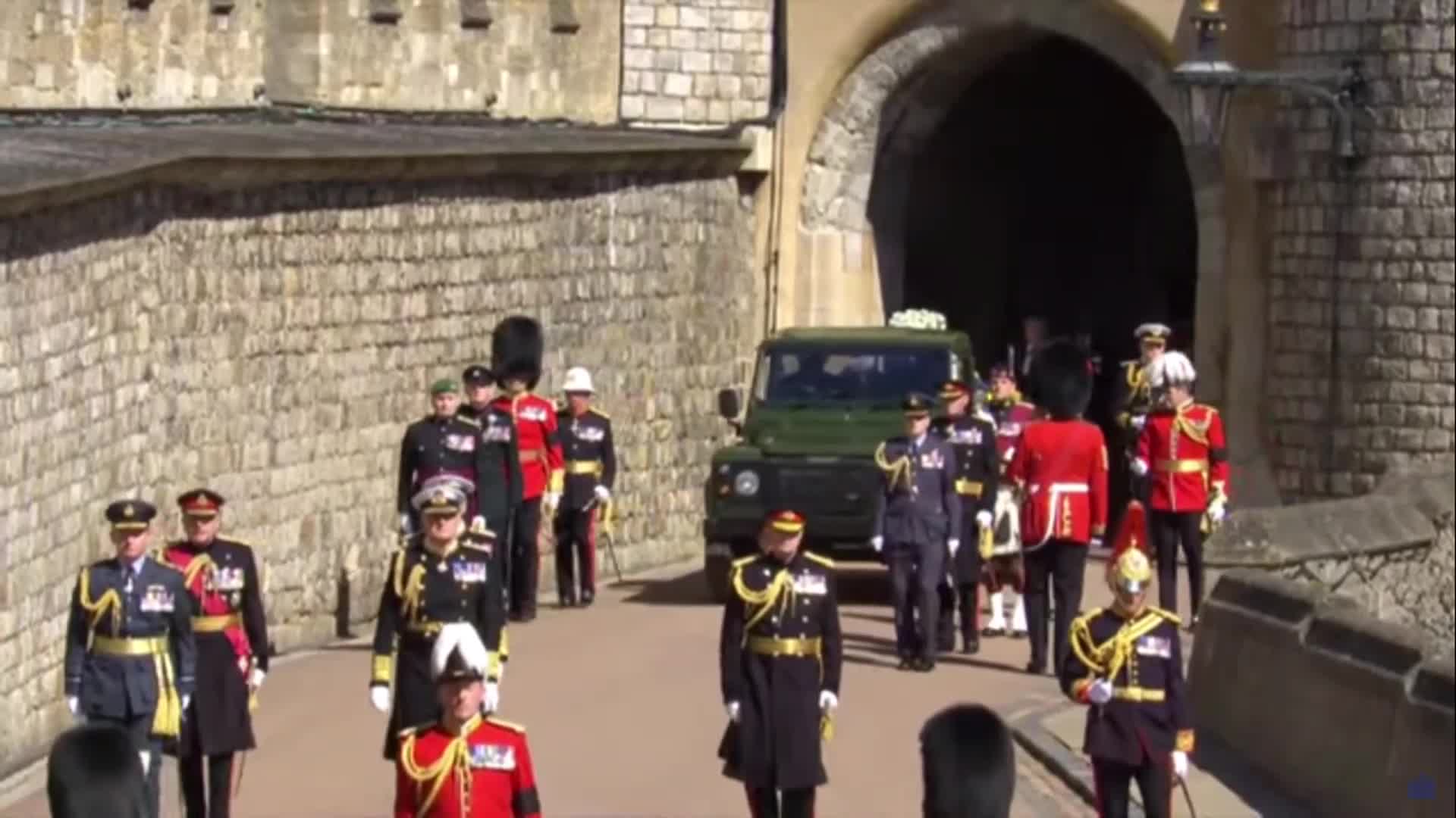 Prens Philip 30 kişinin katıldığı cenazeyle uğurlandı