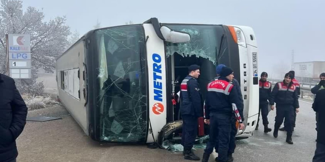 Ankara'da yolcu otobüsü devrildi: 8 yaralı