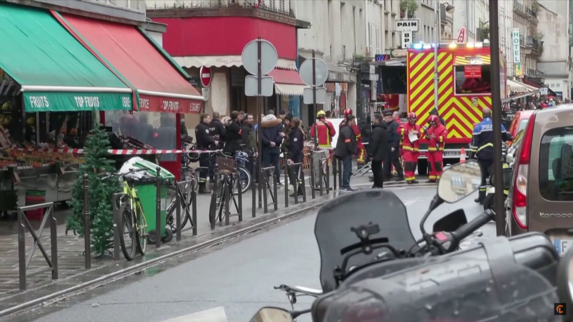 Paris saldırısında ölenler için anma töreni