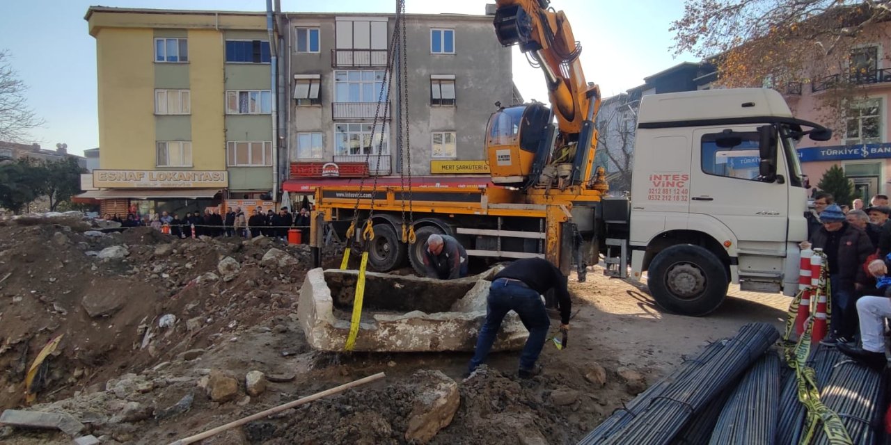 Temel kazısından çıkan lahit Roma dönemine aitmiş