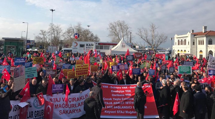 Staj mağdurlarından İstanbul’da eylem: Çözüm getiren partinin yanındayız