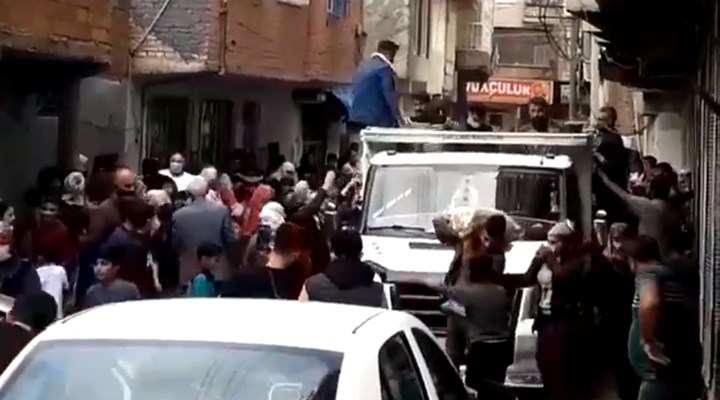 Diyarbakır Valiliği: "Patates dağıtımında yaşanan izdihamın nedeni provokasyon"