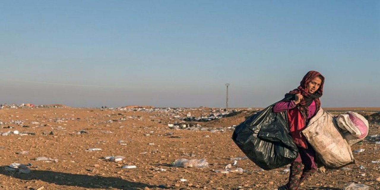 Suriye’de ABD ordusunun çöpleriyle beslenmek zorunda kalanlar: Bize çöplük insanı diyorlar