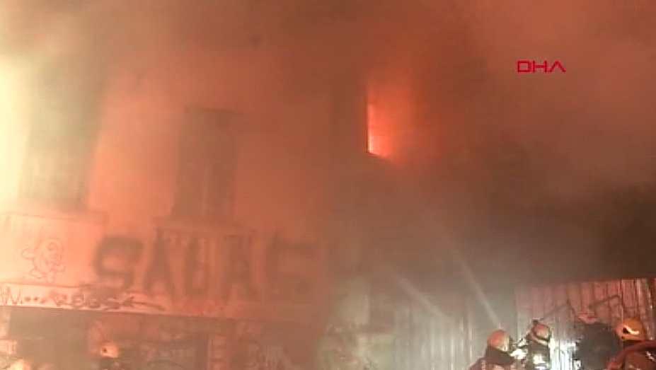 Karaköy'de Ermeni kilisesinde yangın çıktı