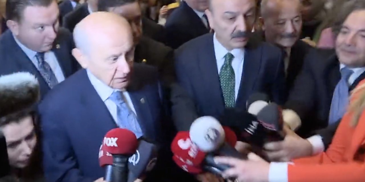 Bahçeli, Sinan Ateş'i soran gazeteciye 'İşine bak' dedi, özel kalem müdürü mikrofonları itti