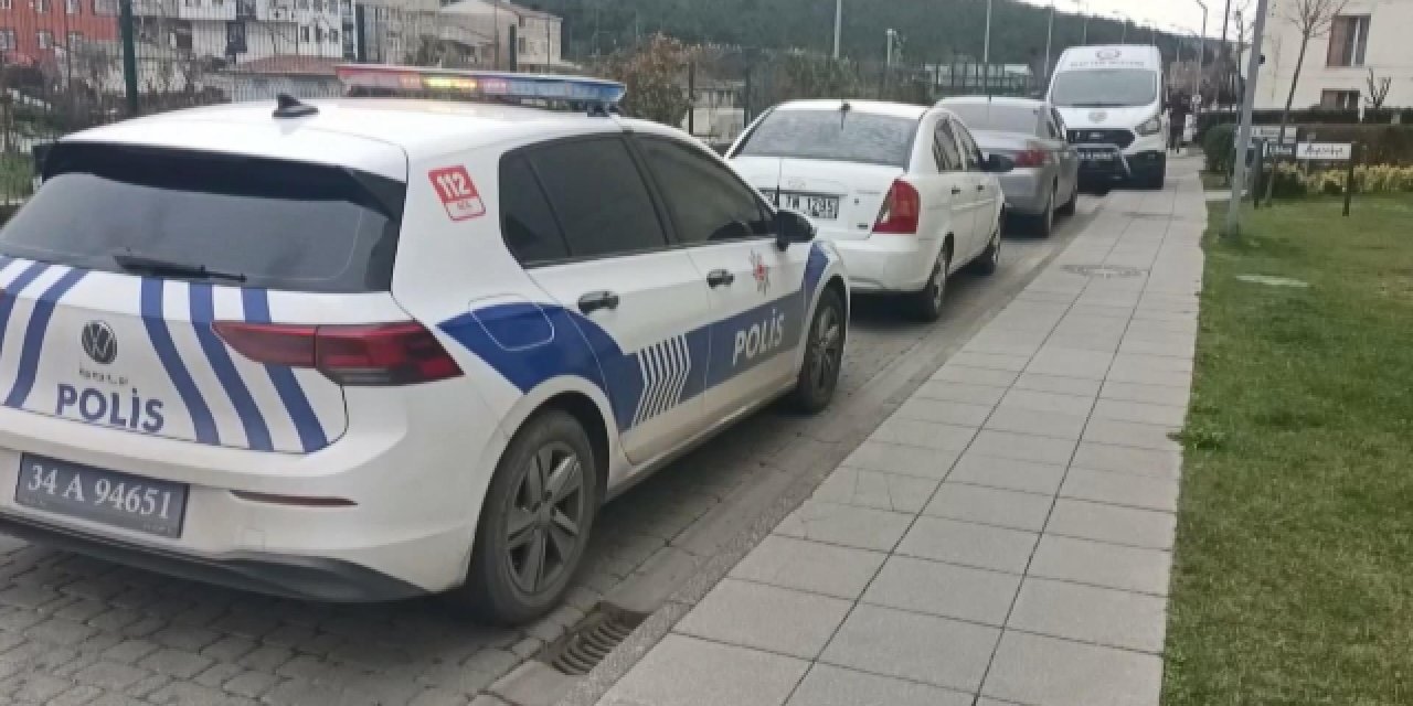 Sancaktepe'de bir evde 3'ü çocuk 4 kişi ölü bulundu