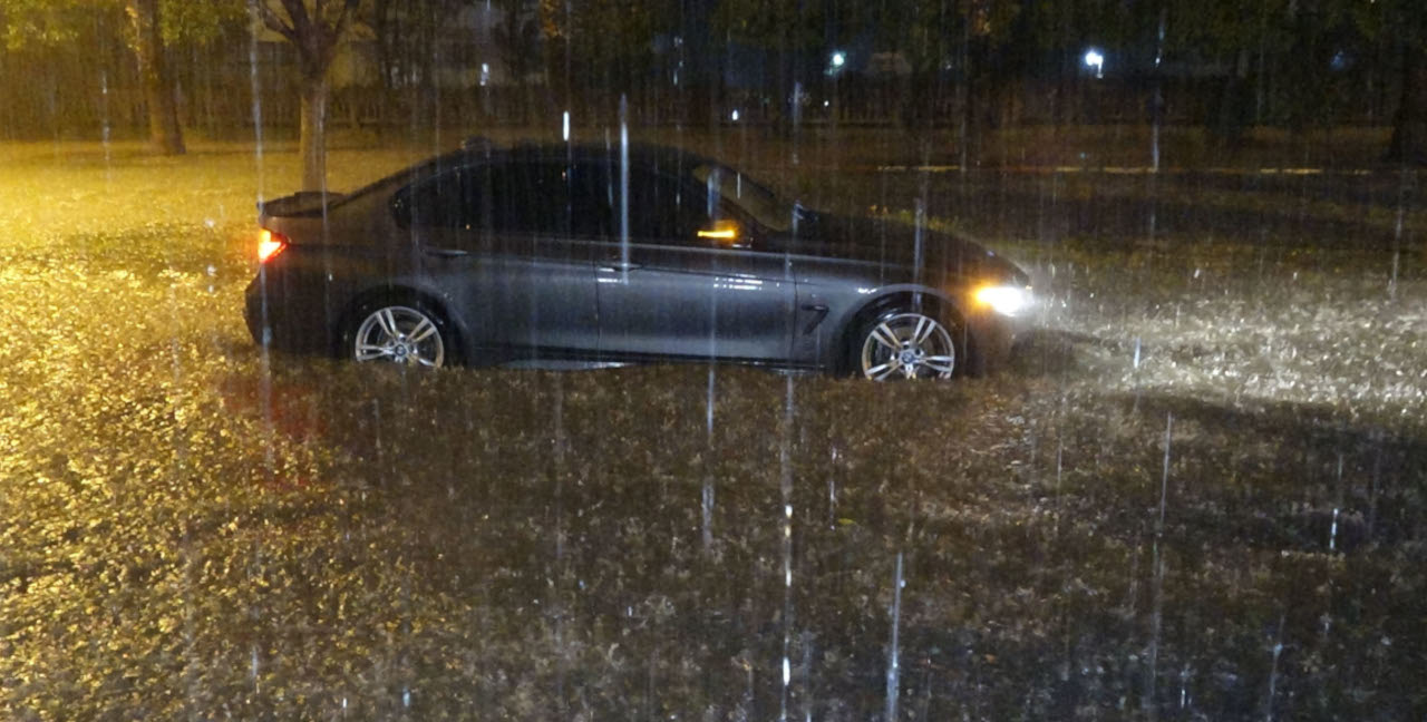 Antalya'da şiddetli fırtına: Araçlar yolda kaldı, uçağa yıldırım isabet etti