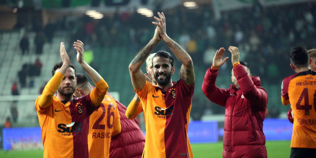 Galatasaray galibiyet serisini sürdürdü; Okan Buruk tarihe geçti