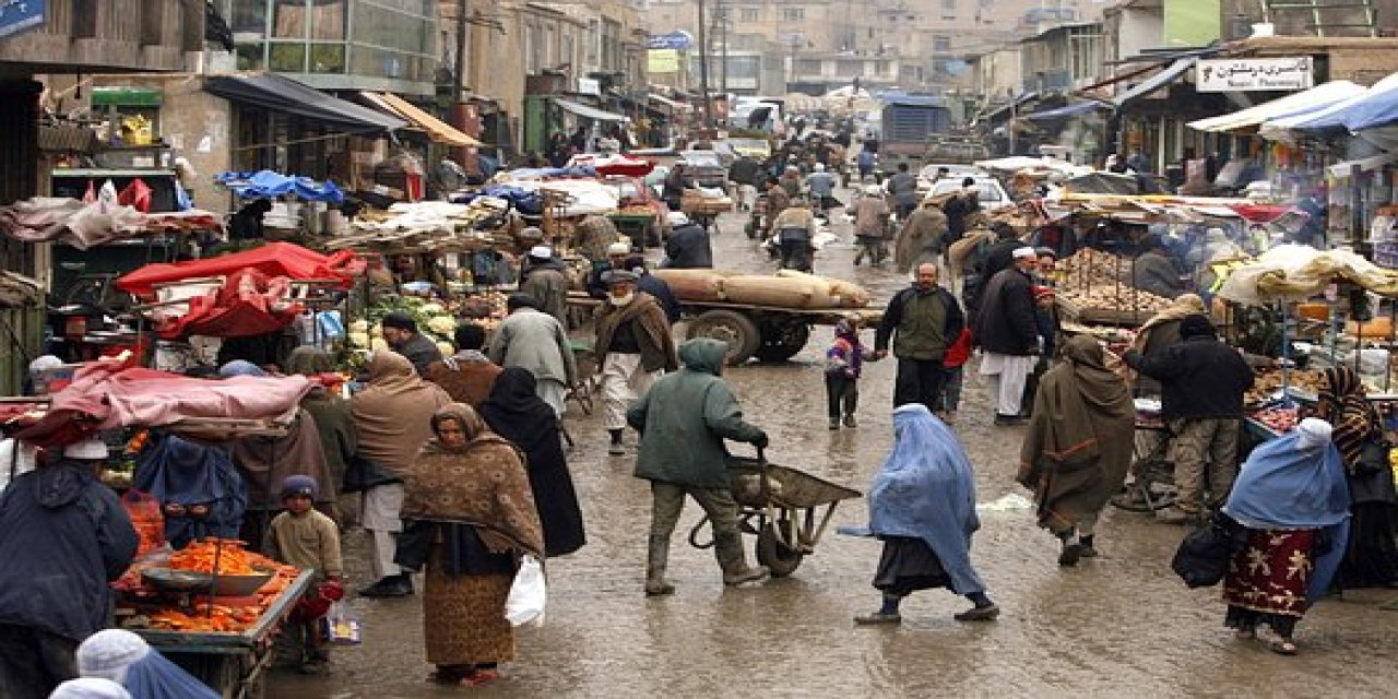 Pakistan'da camide patlama meydana geldi: En az 28 kişi yaşamını yitirdi