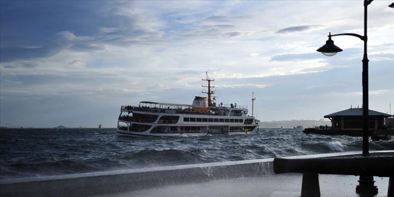 İstanbul'da lodos: Deniz ulaşımında iptaller var