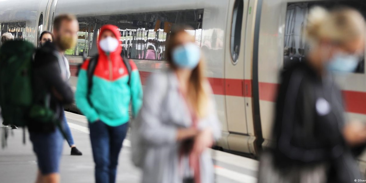 Almanya'da toplu taşımada maske zorunluluğu kalktı
