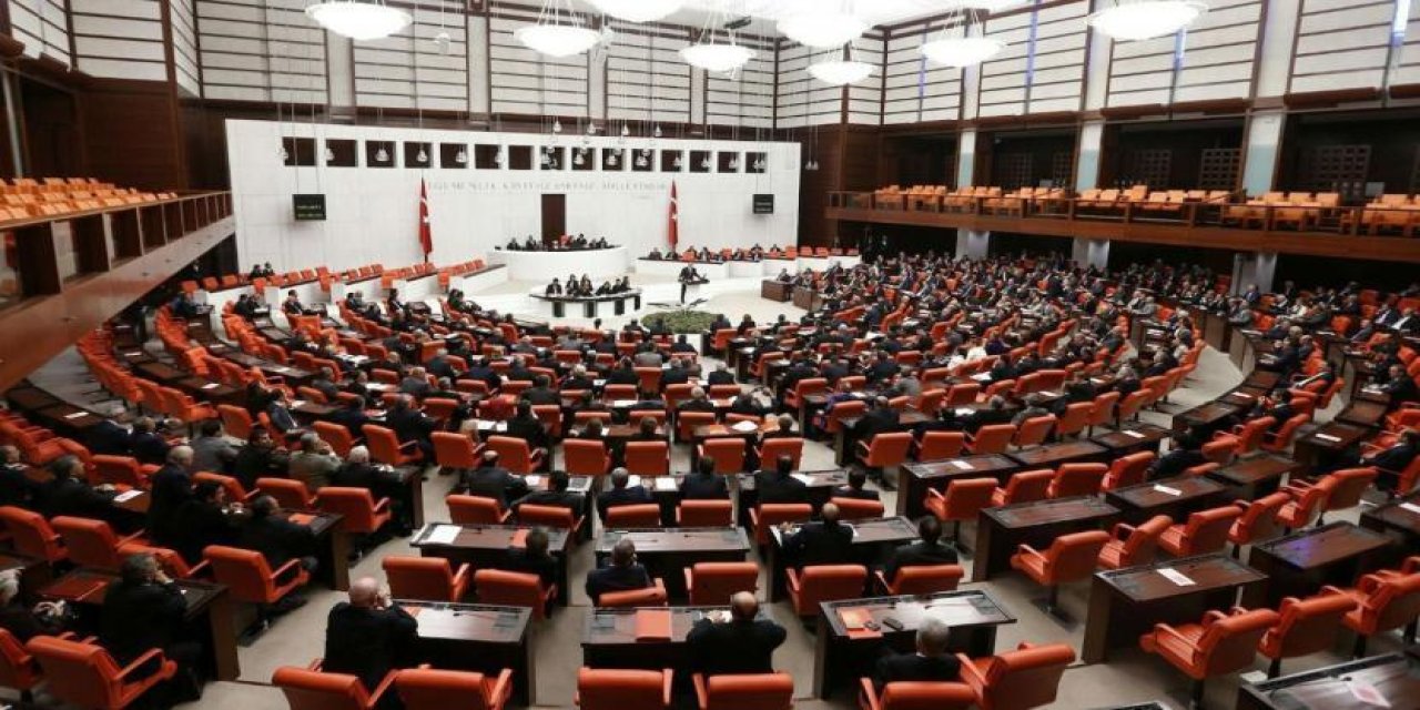 CHP'nin "AFAD ve Kızılay bağışlarının nerelerde kullanıldığına dair önergesi" AKP ve MHP oylarıyla reddedildi